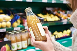 apple-cider-vinegar-at-grocery-store