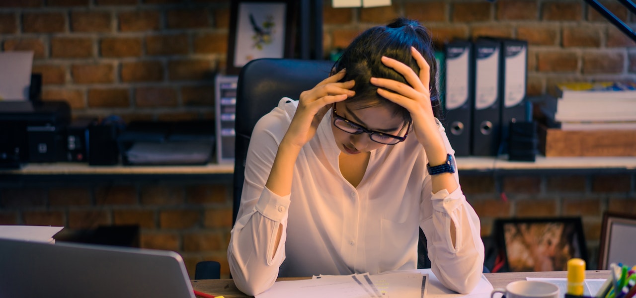 stressed-woman-at-desk