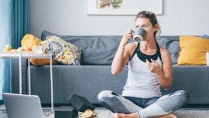 woman-drinking-coffee-after-exercise