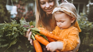 mother-and-child-with-carrots