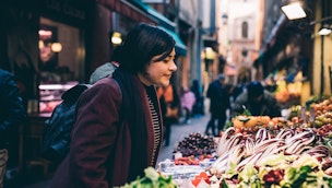 Choosing-vegetables-at-an-outdoor-market