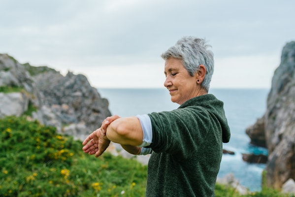 woman-hiking-checking-watch