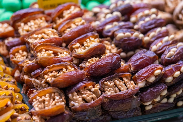 dates-stuffed-with-nuts