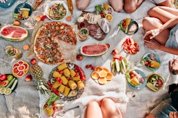 picnic-with-pizza
