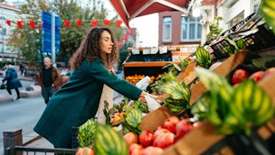 choosing-fruit-at-a-market