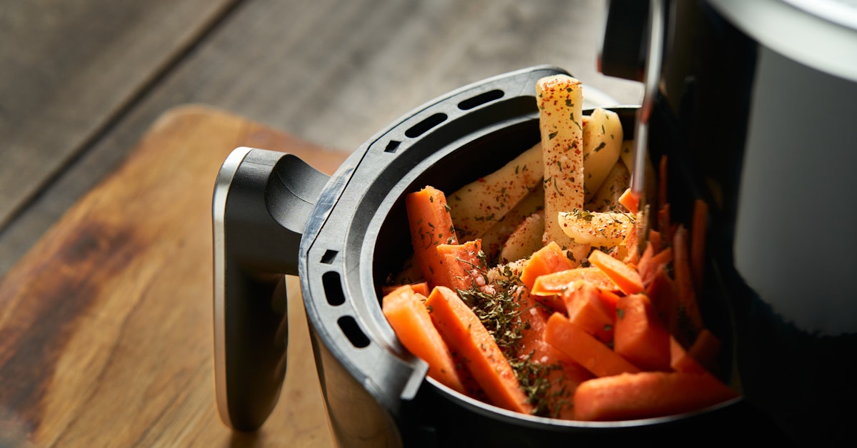 how long to cook frozen garlic bread in air fryer