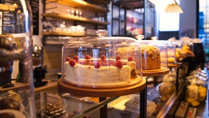 cake-in-a-cafe-display-case