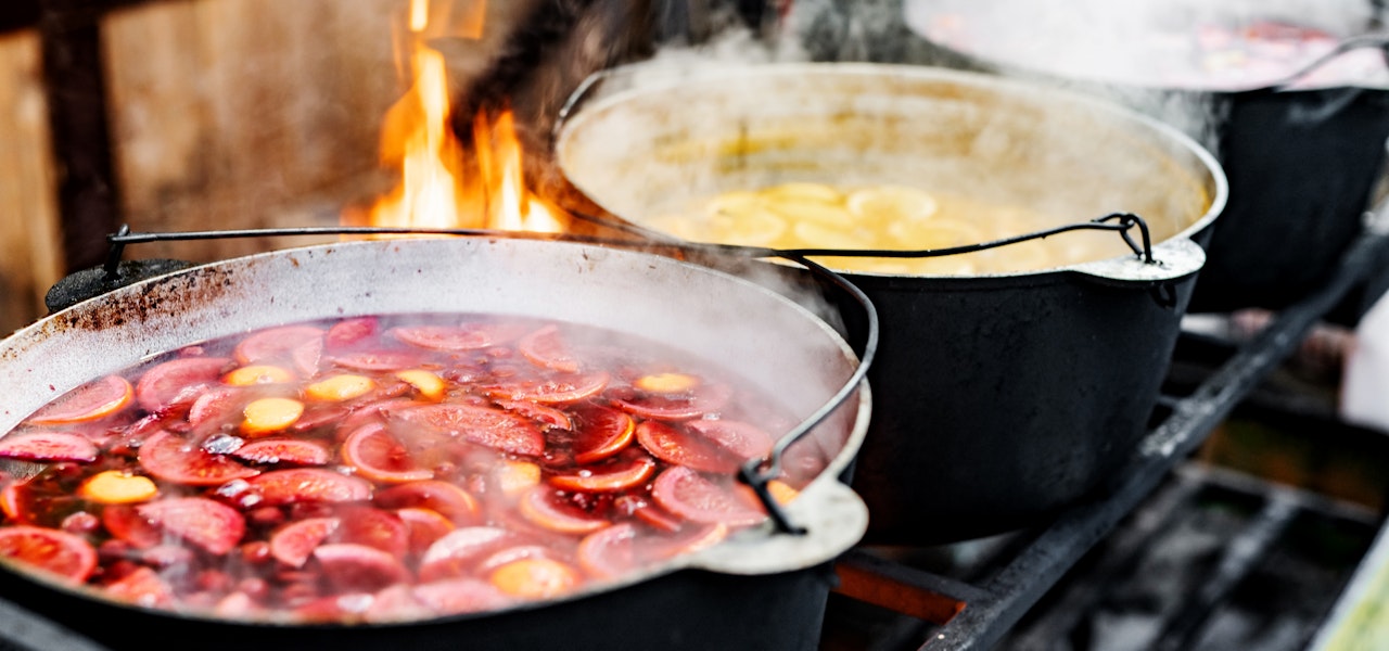 cauldrons-of-mulled-wine