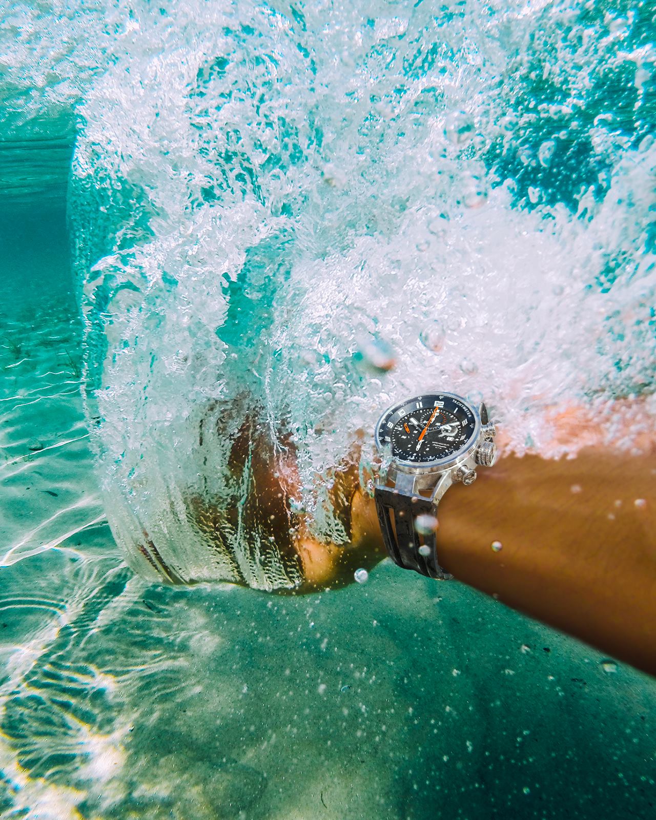 Locman Uhr im Wasser