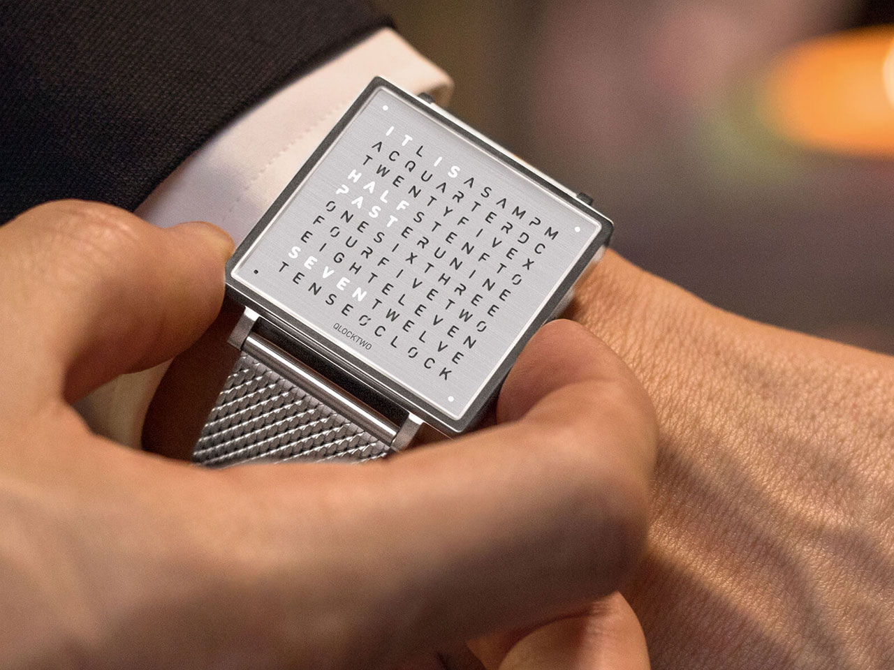 Qlocktwo Armbanduhr Bildgalerie 5