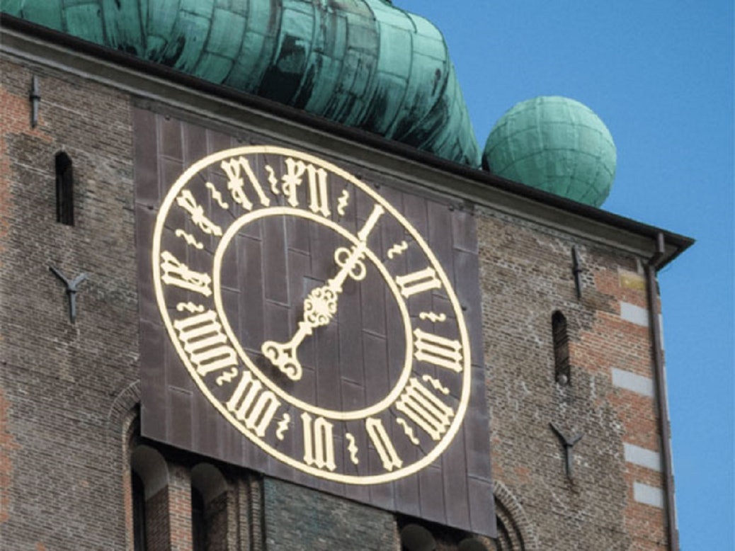 Historische Einzeigeruhr