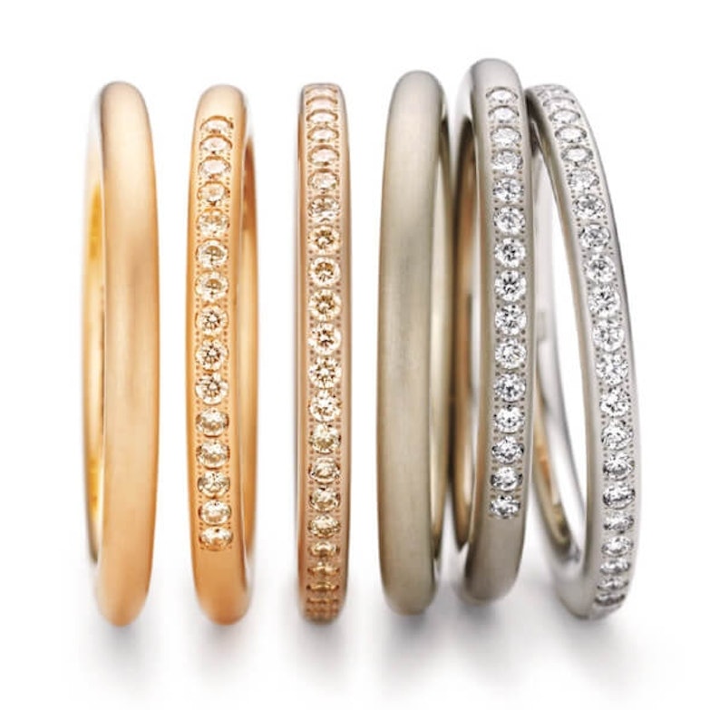 Ringe in verschiedenen Niessing-Farben