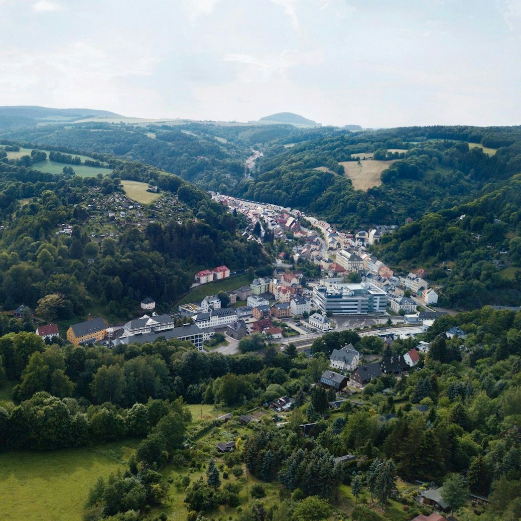 Das malerische Städtchen Glashütte im Müglitztal im Osterzgebirge