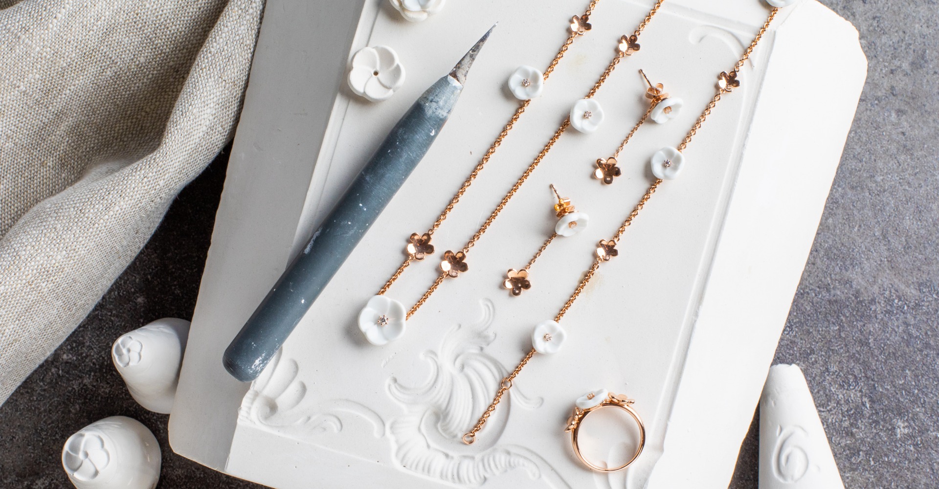 1739 Royal Blossom Schneeballblüten