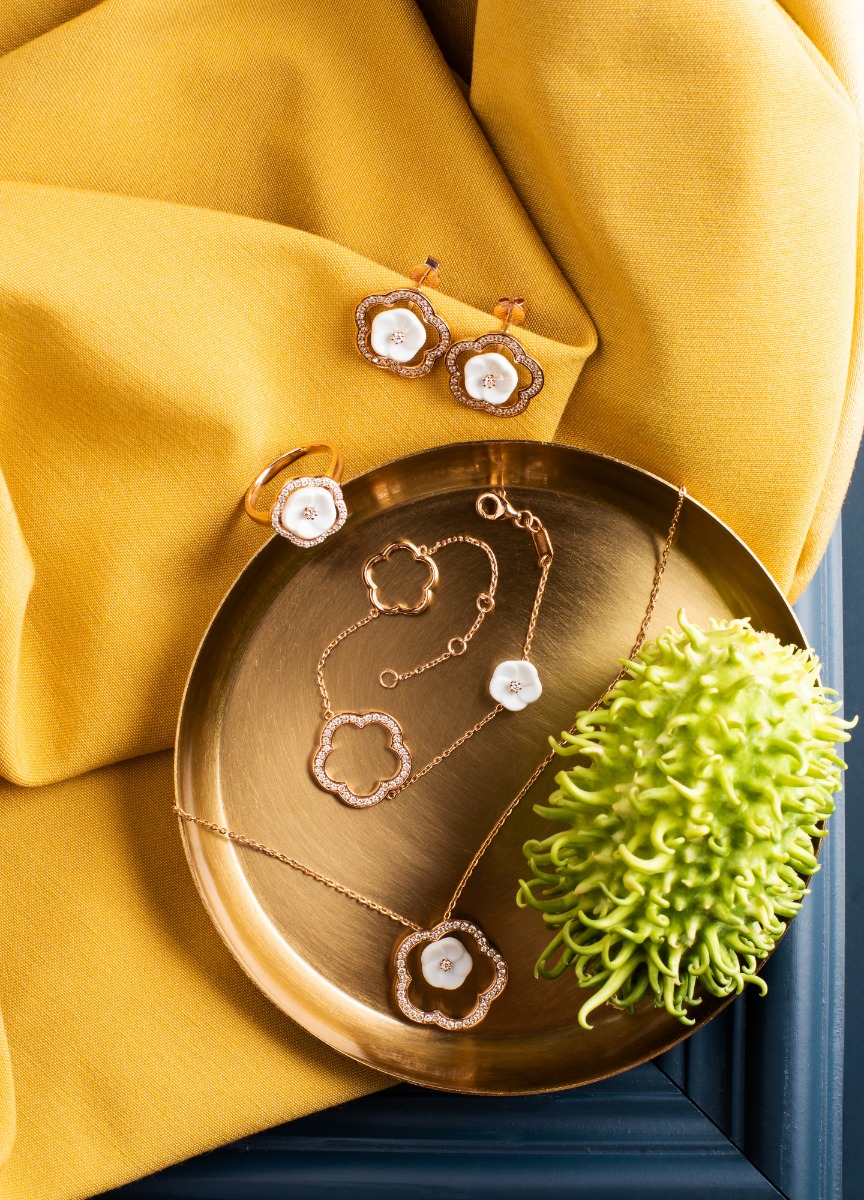 1739 Royal Blossom Frame