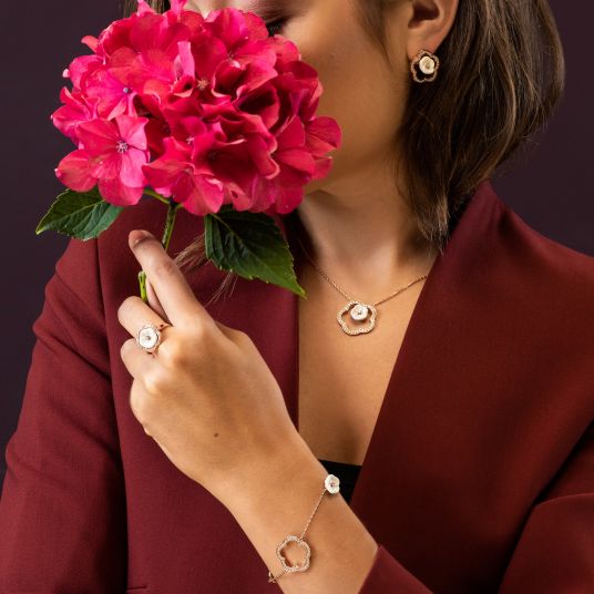 1739 Royal Blossom Frame