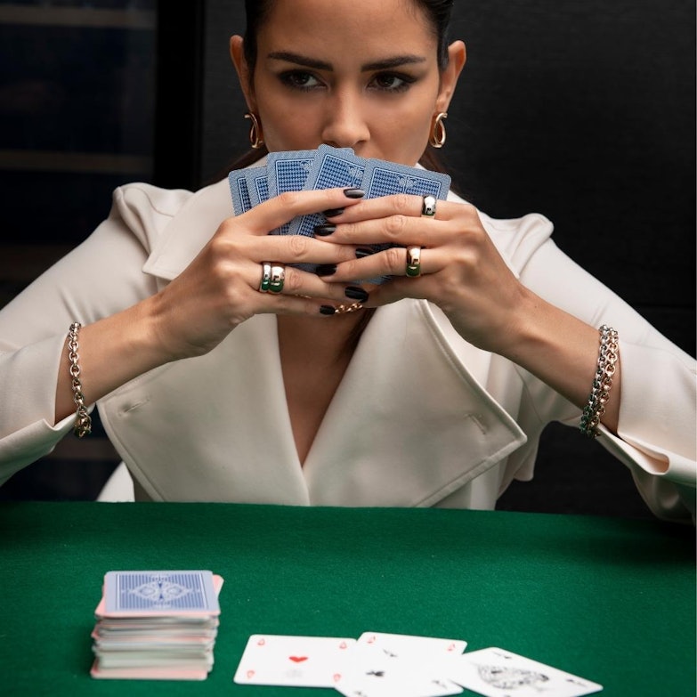 Pesaventoschmuck und Kartenspiel