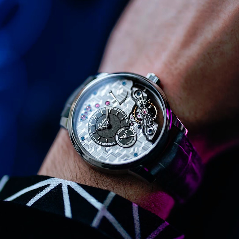 Newsbildergalerie Glashütte Original PanoInverse Uhr aus Platin am Handgelenk