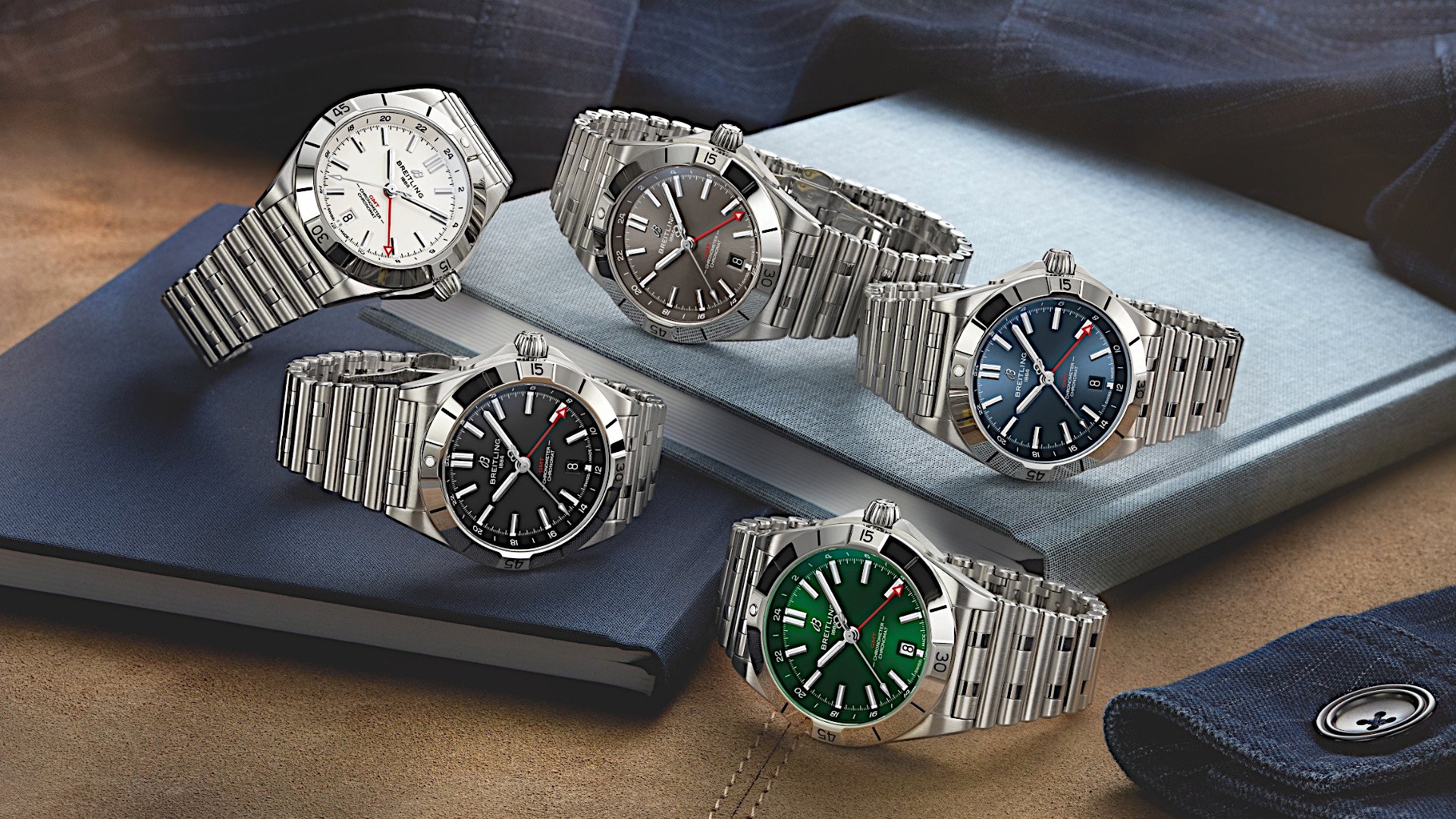 Newsgalerie Breitling Chronomat GMT in fünf verschiedenen Farben - weiß, grau, schwarz, blau und grün