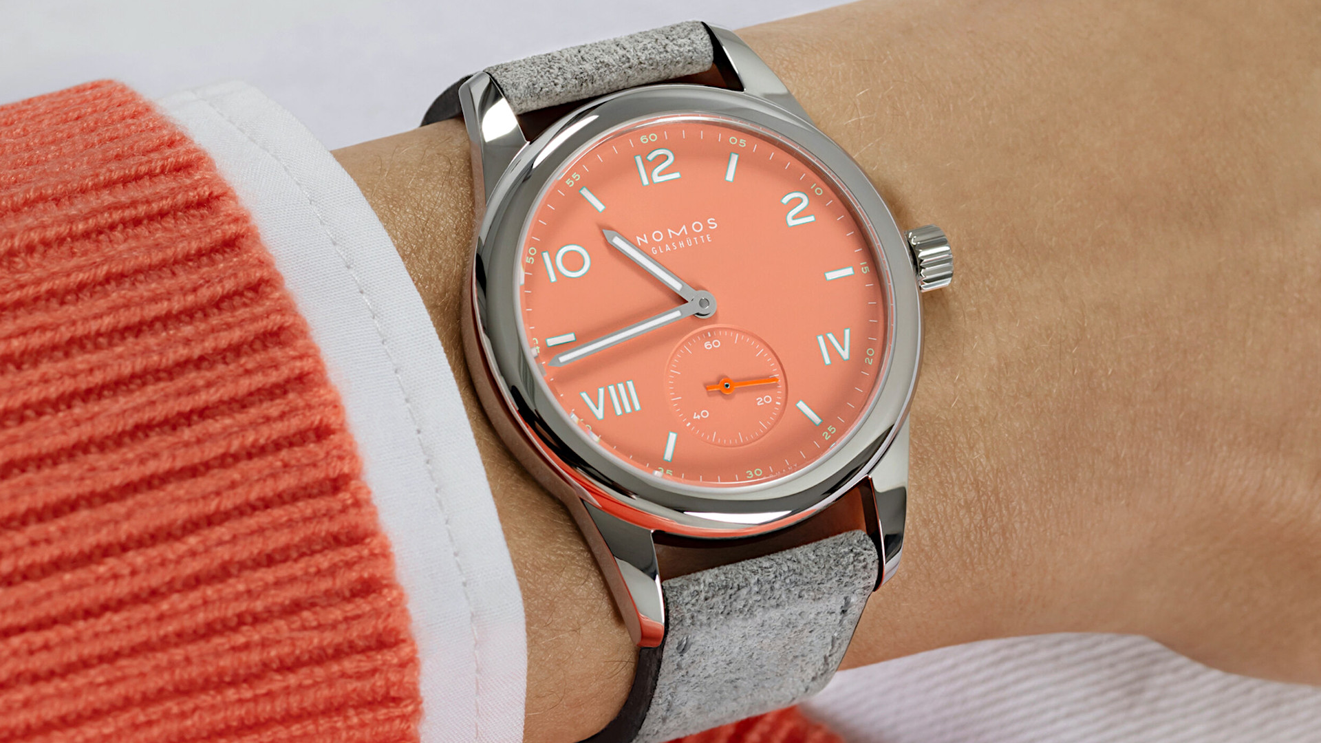 Newsbildergalerie Nomos Club Campus mit neuer Zifferblattfarbe Cream Coral an einem Handgelenk