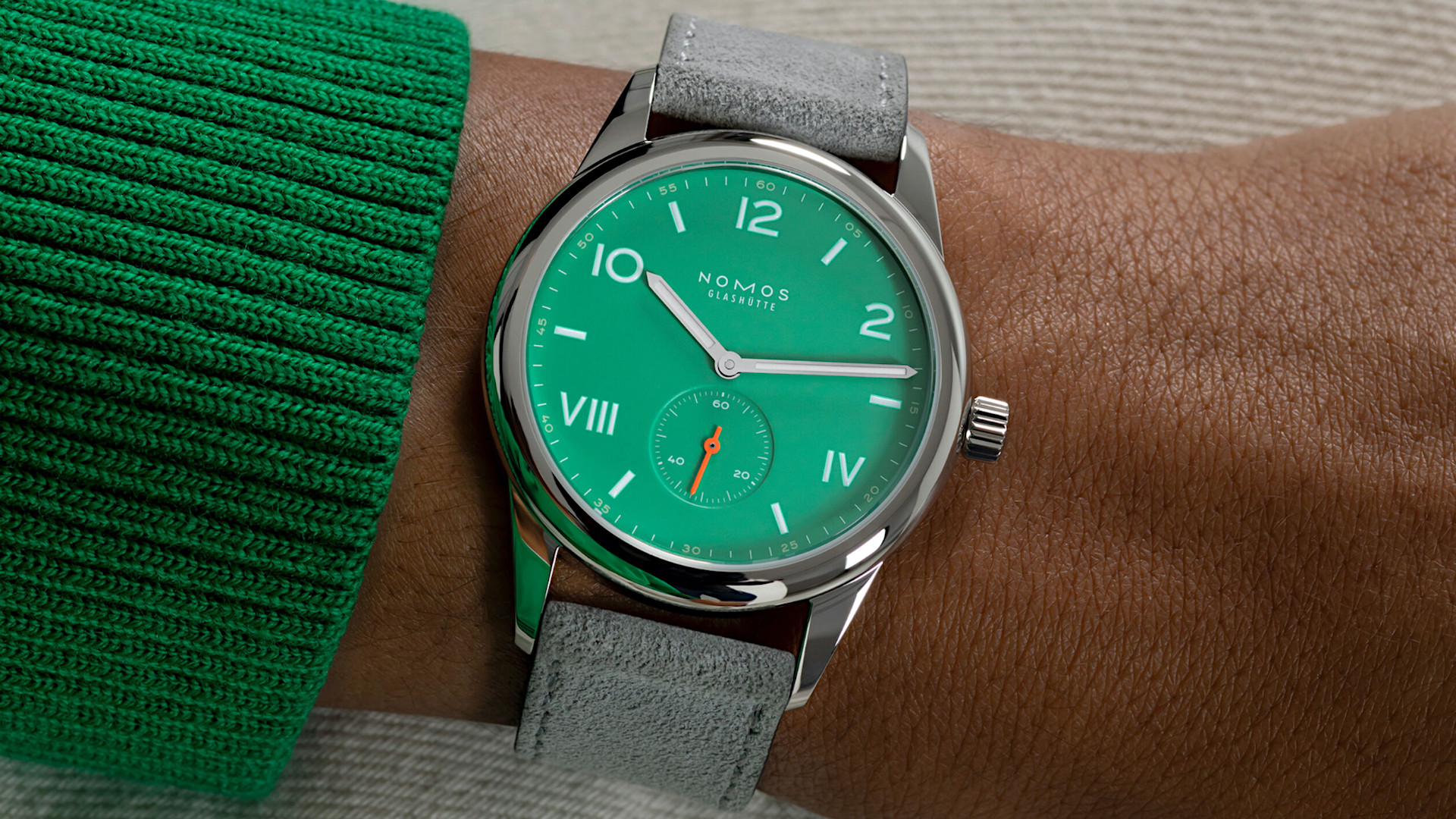 Newsbildergalerie Nomos Club Campus mit neuer Zifferblattfarbe Electric Green an einem Handgelenk