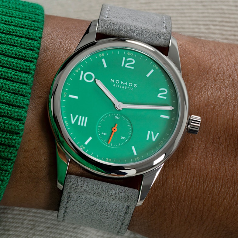 Newsbildergalerie Nomos Club Campus mit neuer Zifferblattfarbe Electric Green an einem Handgelenk