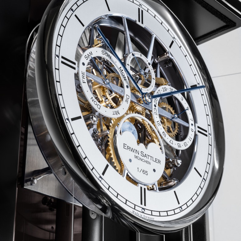 skelettiertes Zifferblatt der Erwin Sattler Aperia III