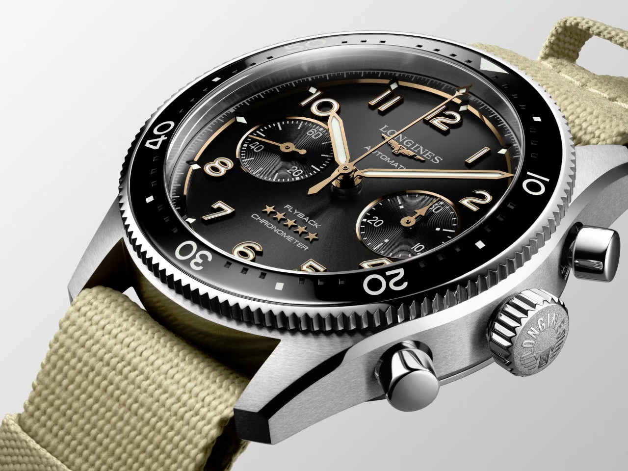 Longines Spirit Flyback Chronograph Edelstahl 42mm schwarzes Zifferblatt beiges Textilband