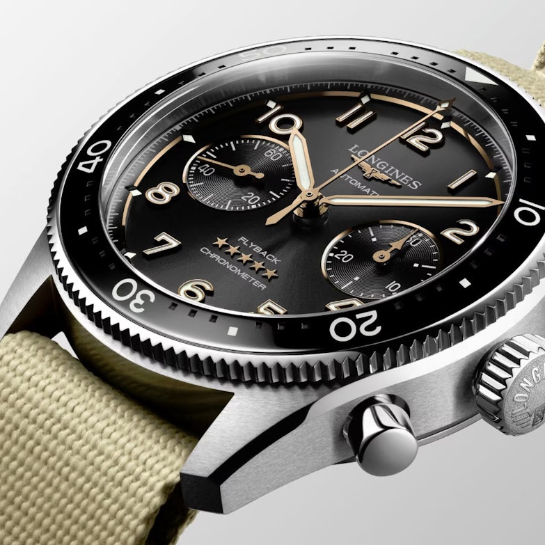 Longines Spirit Flyback Chronograph Edelstahl 42mm schwarzes Zifferblatt beiges Textilband