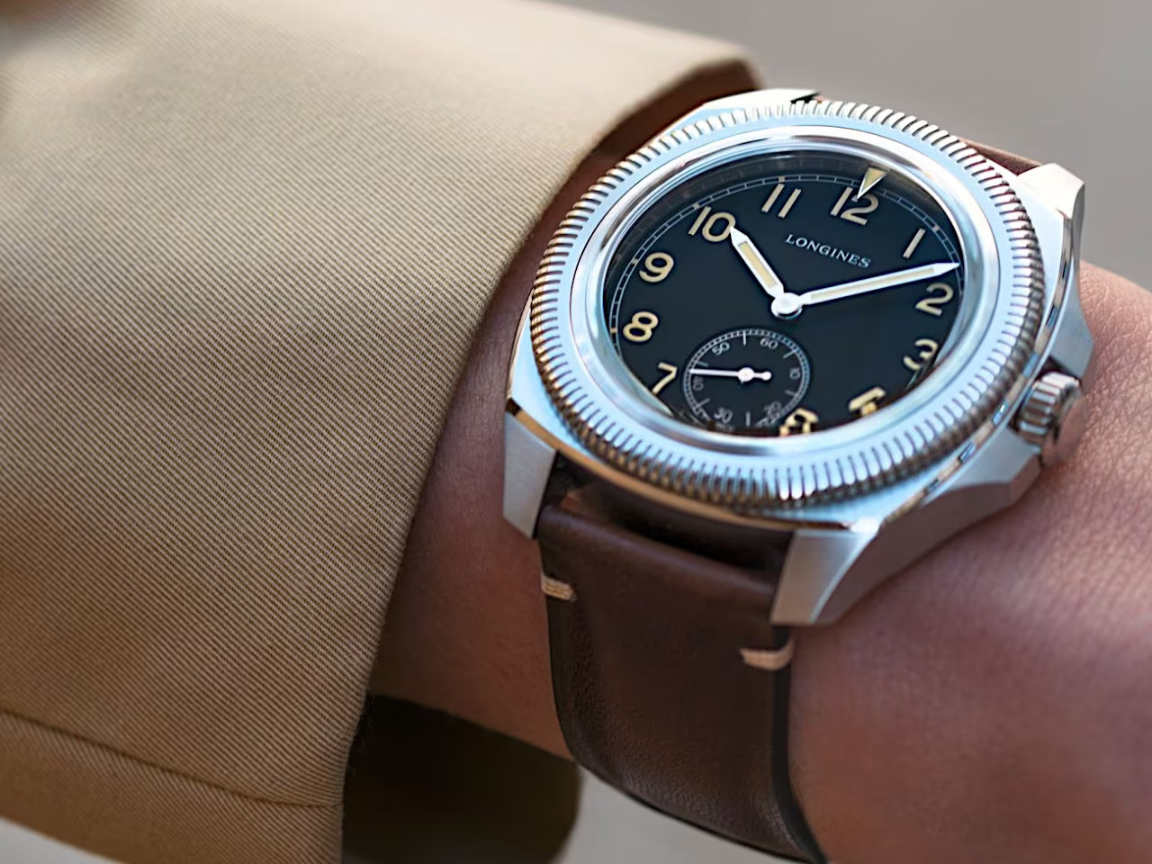 Longines Pilot Majetek Fliegeruhr mit drehbarer Lünette und Kissenform