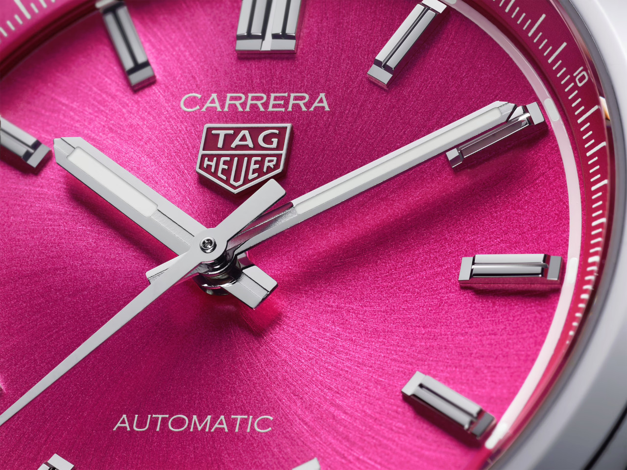 TAG Heuer Carrera mit pinkfarbenem Zifferblatt