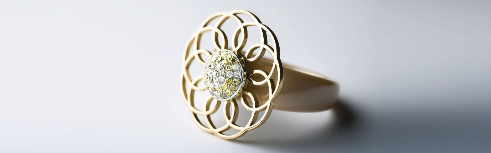 Ehinger Schwarz Markenbanner - Charlotte Ring