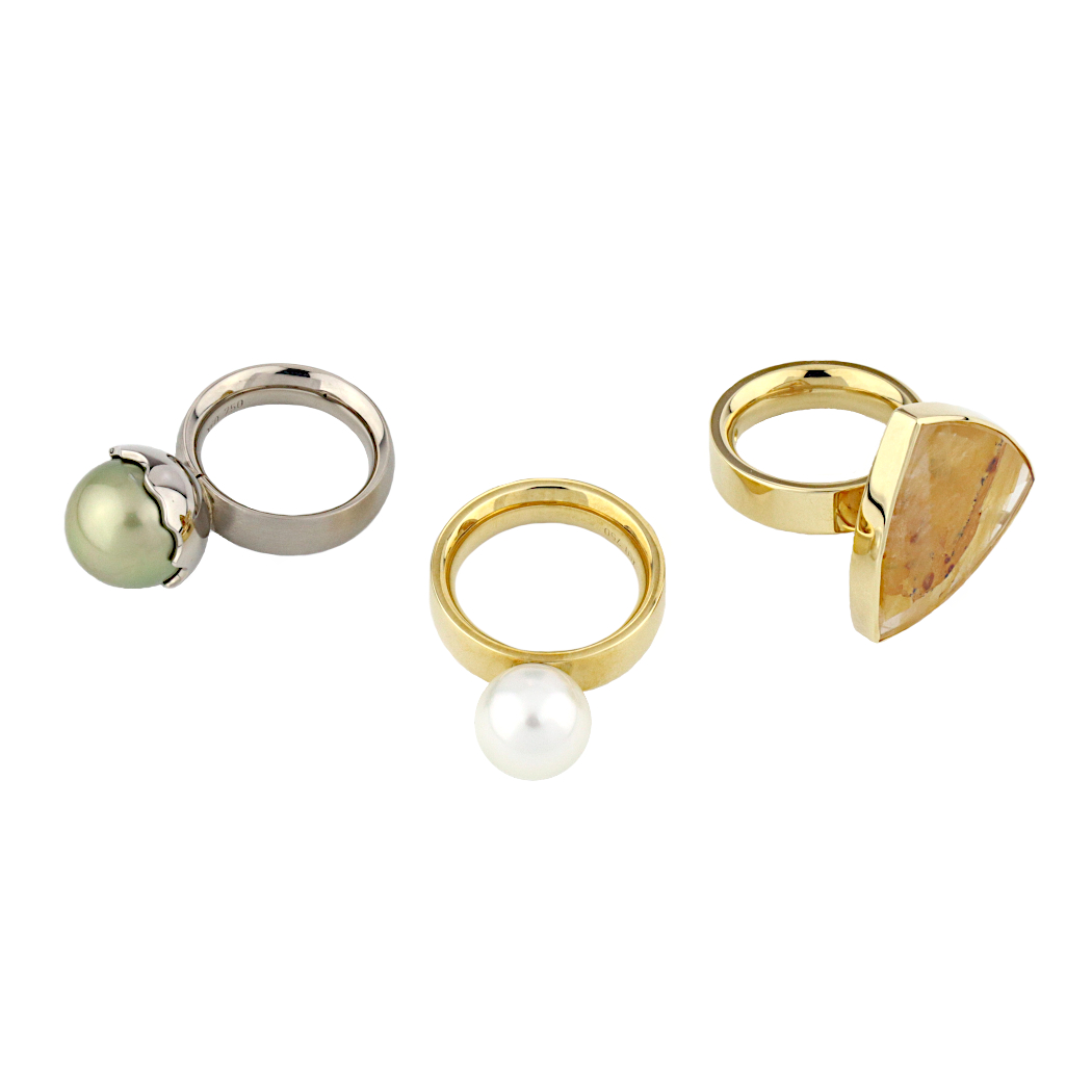 Roller Atelier Goldschätze Kollektionsbild - drei Goldringe auf weißem Hintergrund