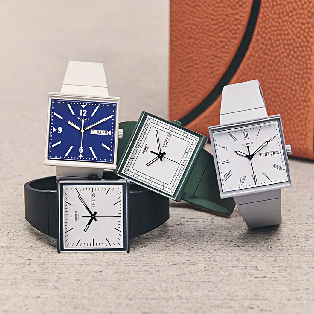 Swatch What If? Kollektionsbild - vier eckige Uhren in verschiedenen Farben vor einem beigen Hintergrund