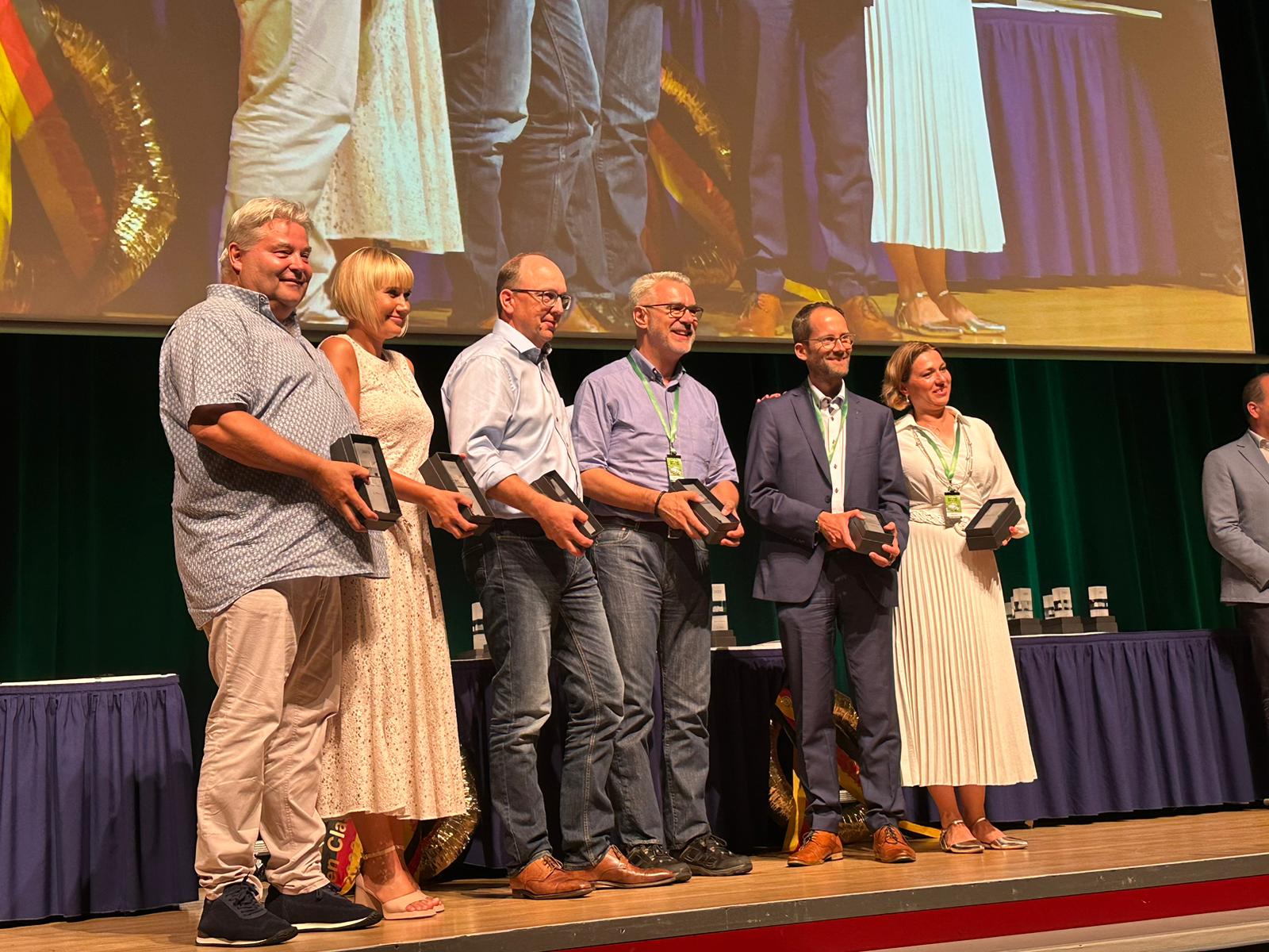 Siegerehrung - Von links nach rechts die Plätze 3 bis 1 in der Oldtimer Klasse 3 (1966-1981)