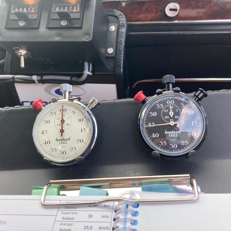 Zeitmessung im Oldtimer mit Hanhart Stoppuhren