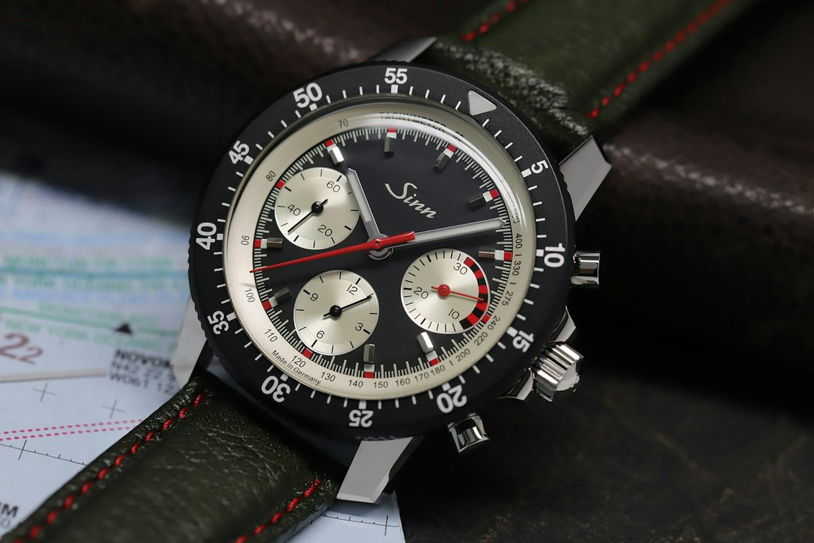Neuheiten 2024 - Sinn Spezialuhren 103 St Ty Hd Chronograph mit schwarzem Zifferblatt und Lederarmband