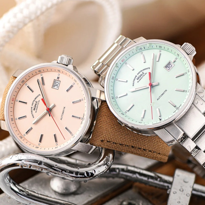 Neuheiten 2024 - Bildgalerie Mühle Glashütte 29er Modell mit apricot und mint Zifferblatt