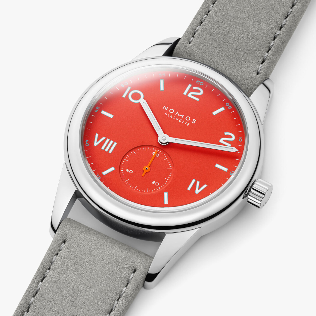 Neuheiten 2024 - Bildgalerie Nomos Glashütte Club Campus Nonstop Red mit rotem Zifferblatt und grauen Lederband 2