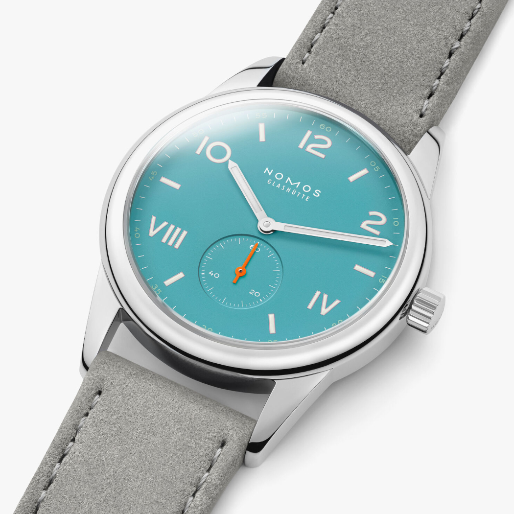 Neuheiten 2024 - Bildgalerie Nomos Glashütte Club Campus Endless Blue mit blauem Zifferblatt und grauen Lederband 2