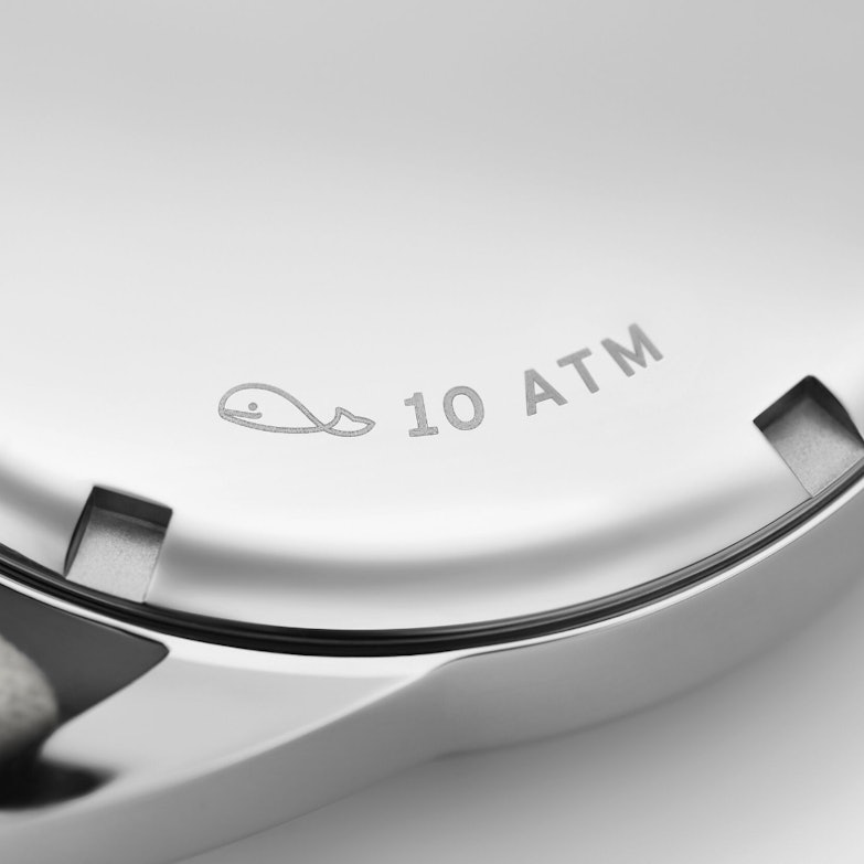 Neuheiten 2024 - Bildgalerie Nomos Glashütte Club Campus Rückseite mit Gravur