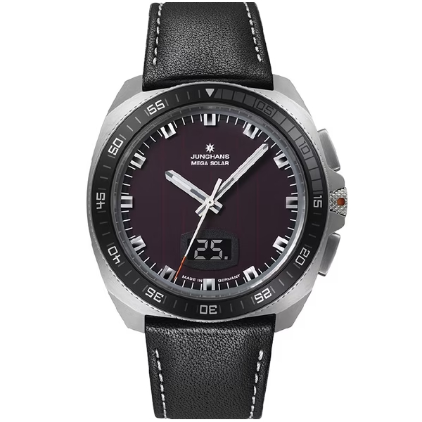 Neuheiten 2024 - Bildgalerie Junghans Performance 1972 Mega Solar mit schwarzem Zifferblatt und Lederband