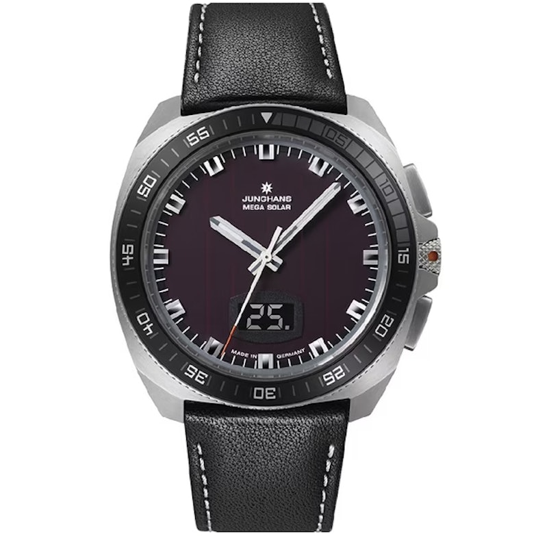 Neuheiten 2024 - Bildgalerie Junghans Performance 1972 Mega Solar mit schwarzem Zifferblatt und Lederband