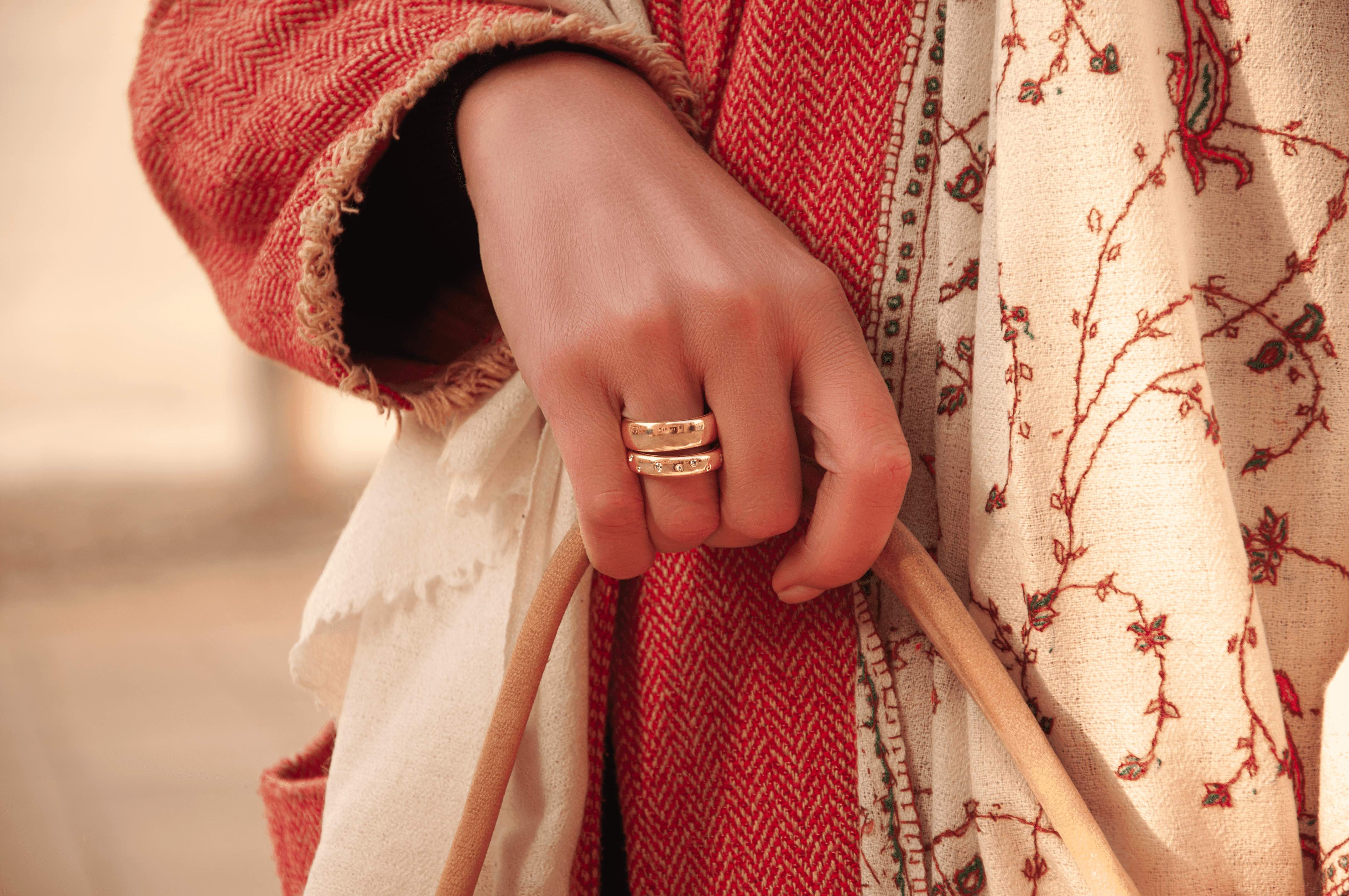 Chimento Ring an einer Hand