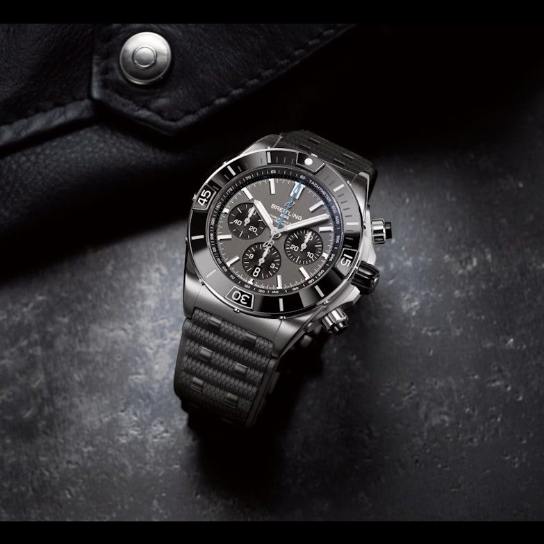 News Neuheiten 2024 - Breitling Chronomat B01 44 Bildgalerie 3