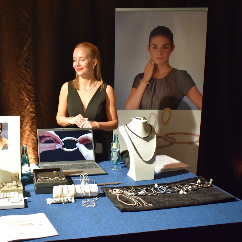 Eventstand Silhouette Schmuck Rendezvous unter Sternen