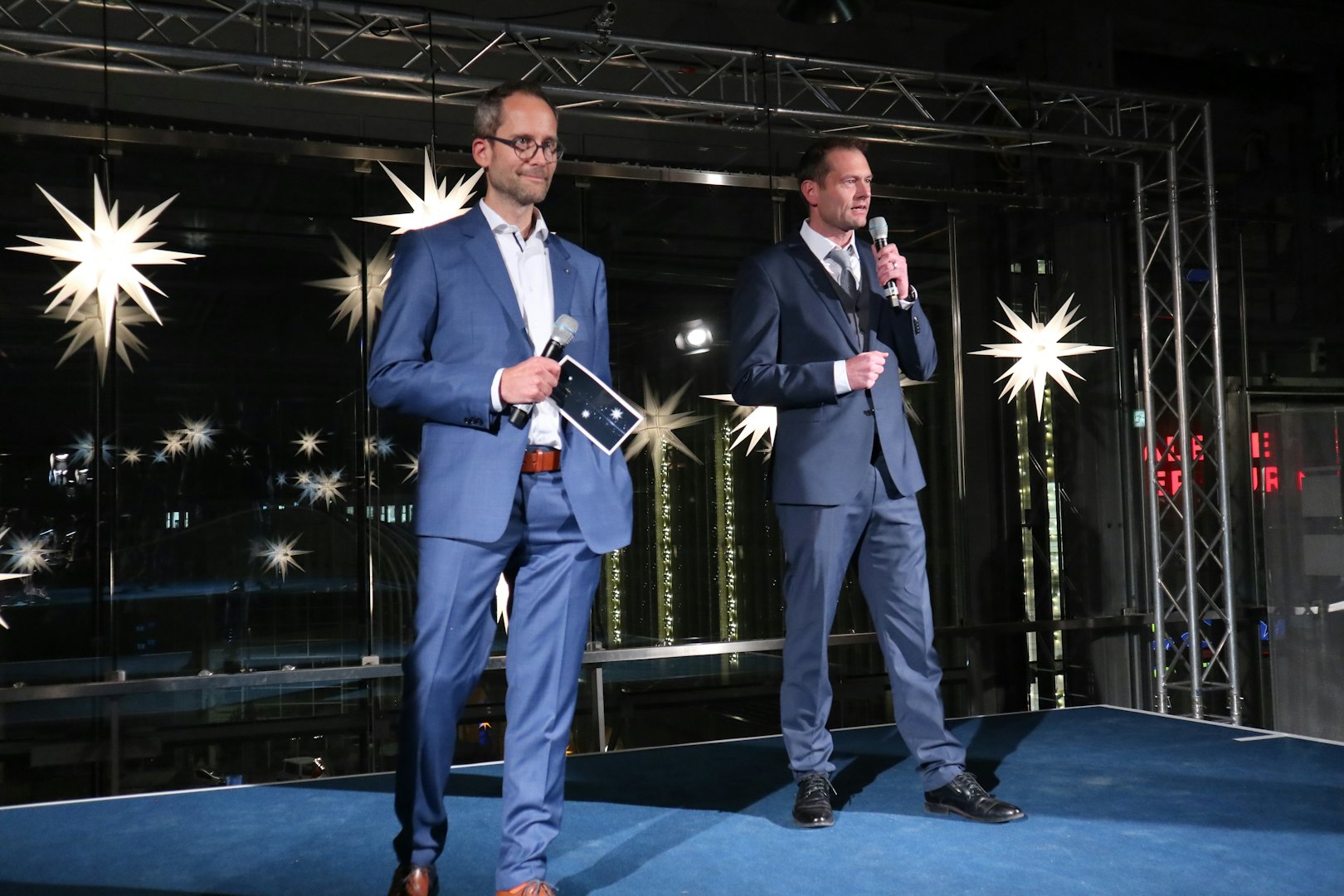 Begrüßung der Gäste durch Juwelier Roller Inhaber Carsten Schmidt-Kippig und Thomas Stoyke
