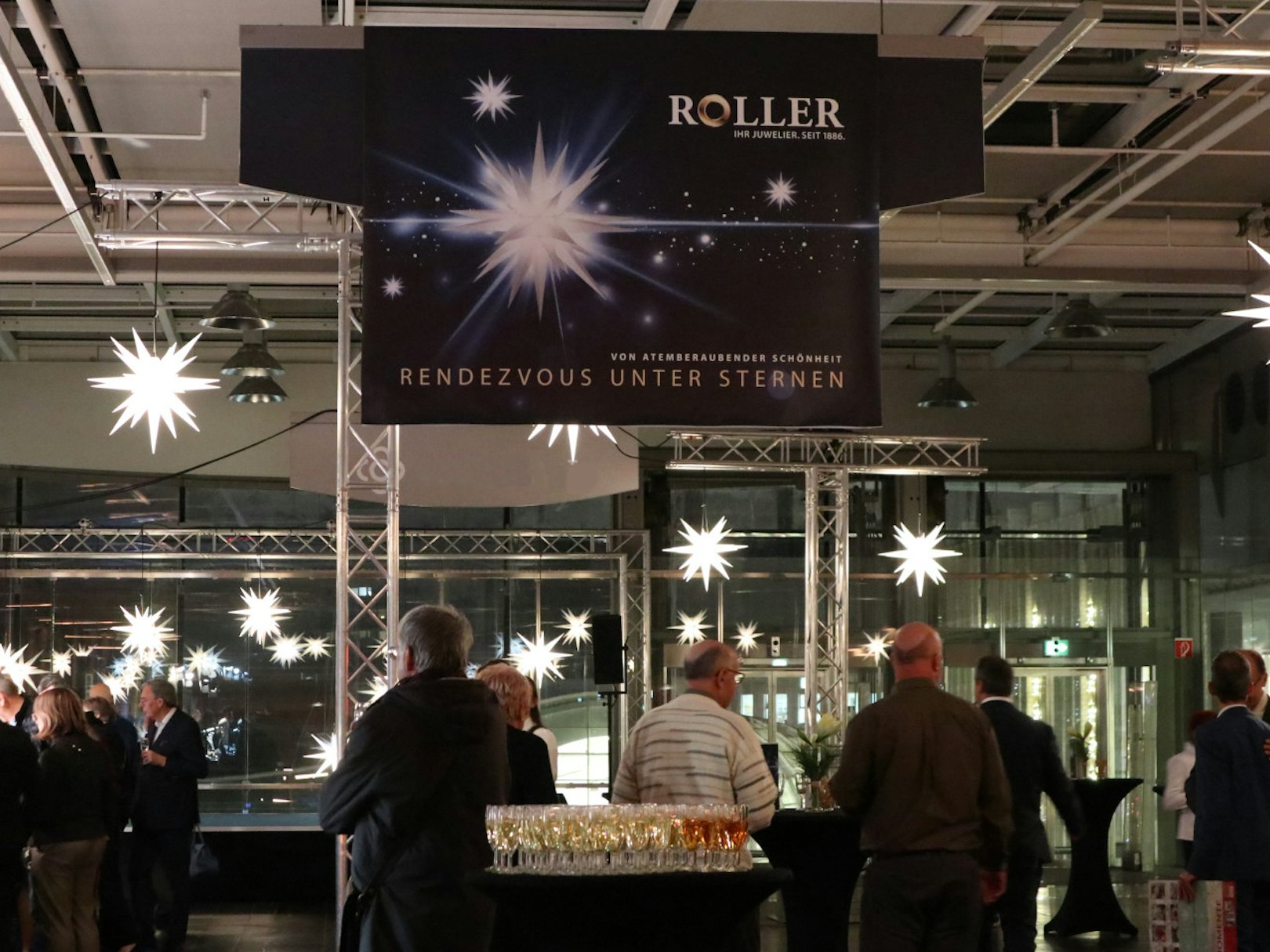Empfang der Gäste zum Rendezvous der Sterne Event im Kaufhof Chemnitz