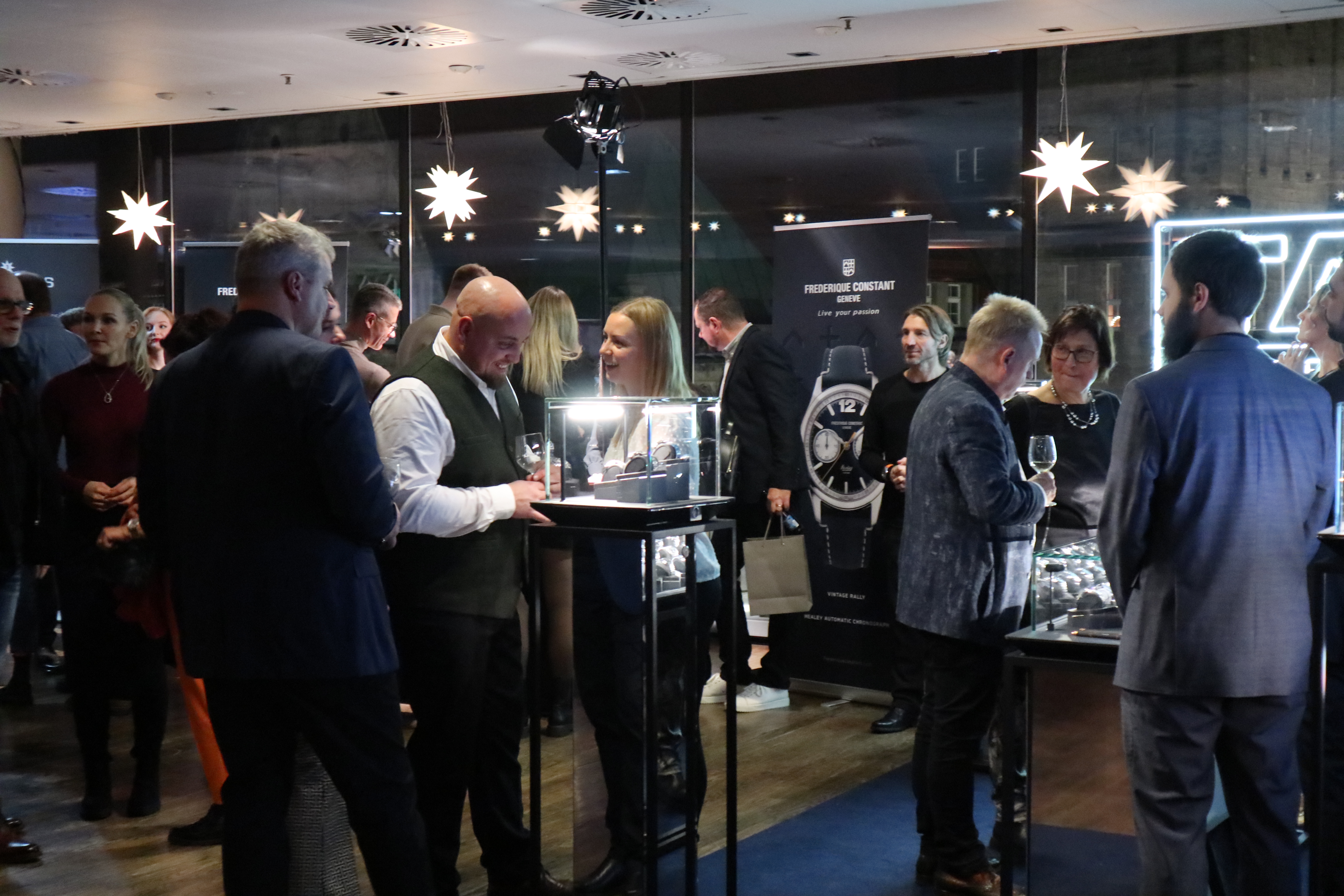 Gäste beim Juwelier Roller Event Rendezvous unter Sternen