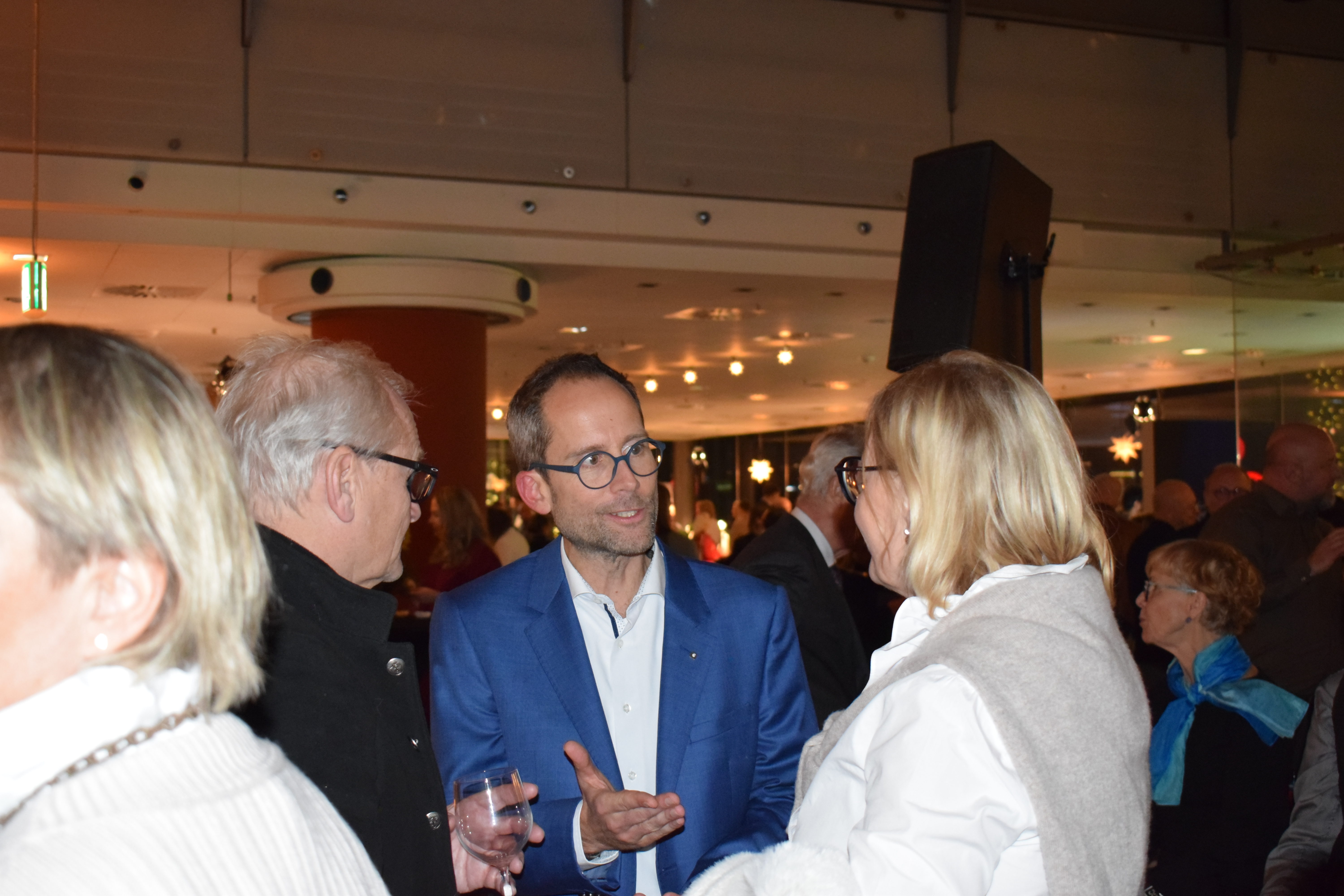 Carsten Schmidt-Kippig und Gäste im regen Austausch